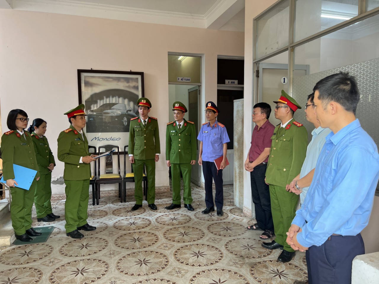 Huế: Quyết tâm xử lý, ngăn chặn tình trạng nhũng nhiễu, gây phiền hà cho người dân, doanh nghiệp