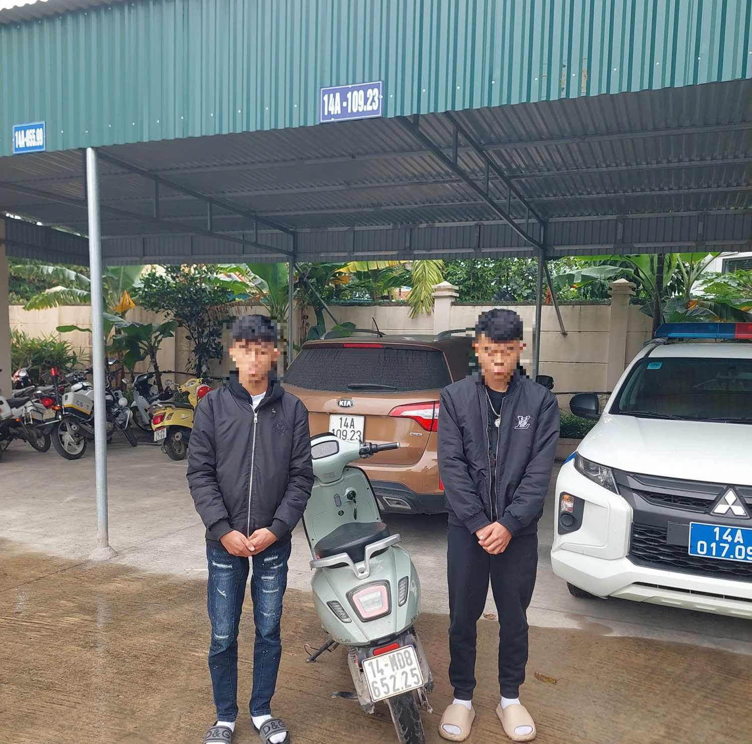 Quảng Ninh: Tịch thu phương tiện đối với hành vi dùng chân điều khiển xe máy