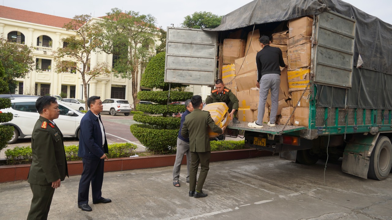 Hơn 25 tấn mỹ phẩm giả bị ph&aacute;t hiện