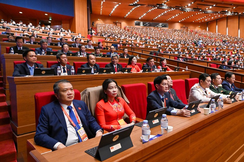 C&aacute;c đại biểu dự phi&ecirc;n thảo luận tại hội trường về c&aacute;c Văn kiện Đại hội - Ảnh: TTXVN