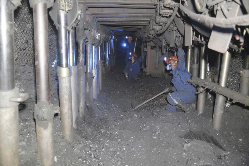 Tại C&ocirc;ng ty Than Quang Hanh &ndash; TKV, Ph&acirc;n xưởng Khai th&aacute;c 7 đ&atilde; trở th&agrave;nh điểm s&aacute;ng khi đạt kỷ lục khai th&aacute;c 13.260 tấn than chỉ trong 12 ng&agrave;y đầu năm, vượt tiến độ 5%.