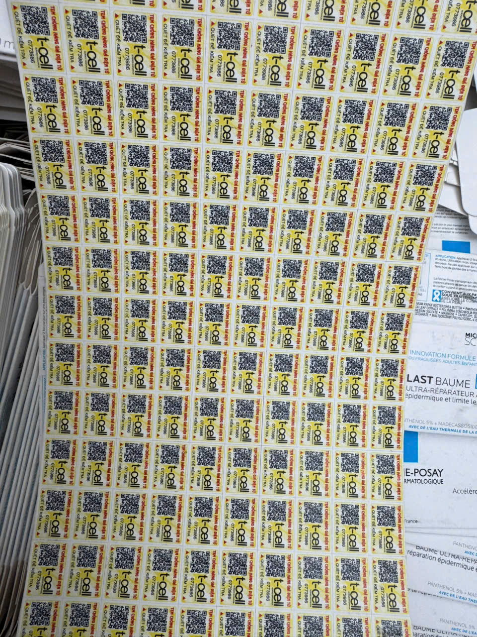 Tem chống h&agrave;ng giả được c&aacute;c đối tượng sử dụng để d&aacute;n l&ecirc;n c&aacute;c sản phẩm h&agrave;ng mỹ phẩm giả nhằm lừa dối kh&aacute;ch h&agrave;ng