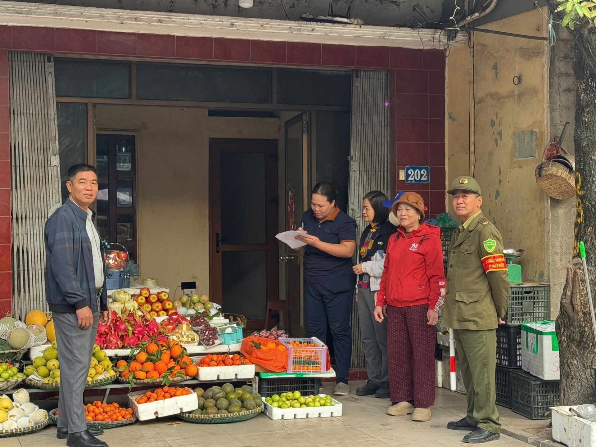 Hà Nội: Phường Long Biên tăng cường kỷ cương trật tự đô thị từ cơ sở