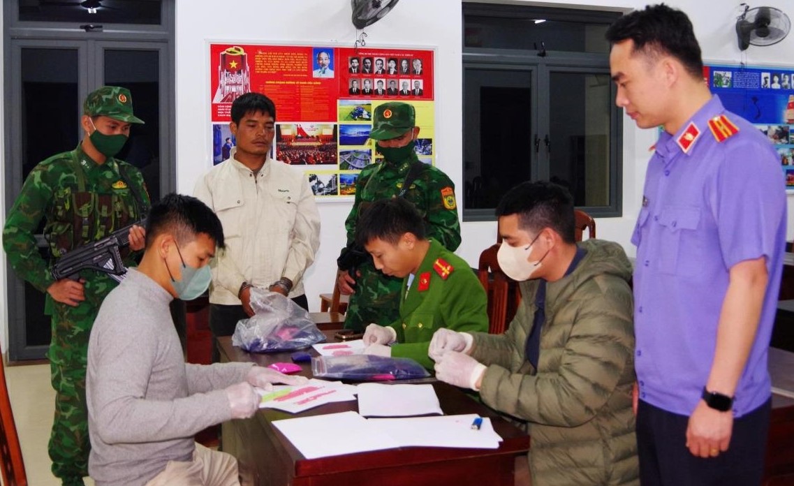 Bộ đội Biên phòng tỉnh Quảng Ngãi bắt giữ vụ vận chuyển hơn 12.000 viên ma túy