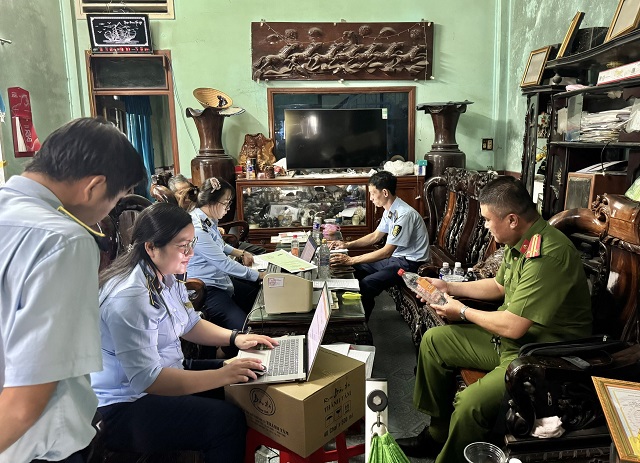 Gia Lai phát hiện 1.280 chai rượu không dán tem theo quy định