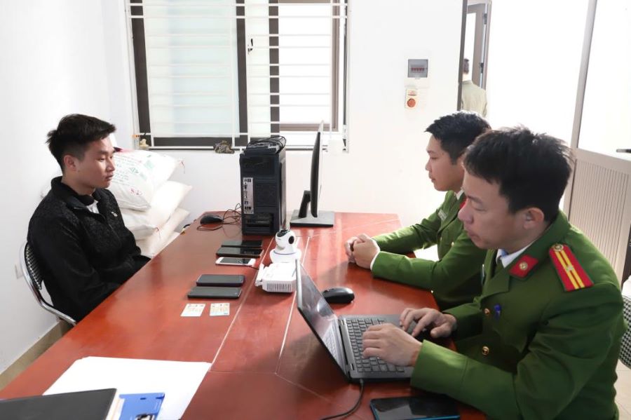 Cơ quan điều tra l&agrave;m việc với đối tượng Nguyễn Chiến Thắng