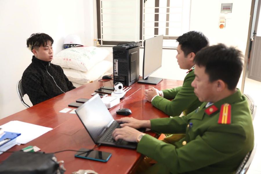 Cơ quan điều tra l&agrave;m việc với đối tượng Đo&agrave;n Xu&acirc;n Thế