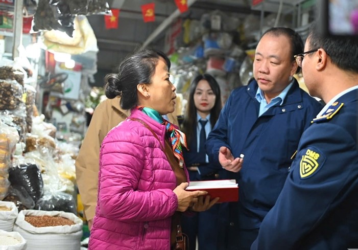 Quản lý thị trường Hà Nội cần bám sát địa bàn không để xảy ra tình trạng đầu cơ, găm hàng