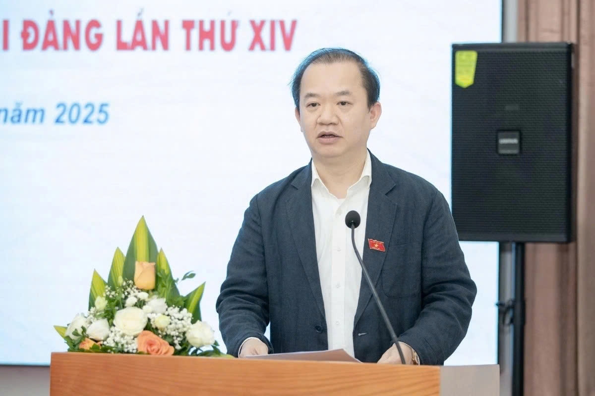 PGS.TS B&ugrave;i Ho&agrave;i Sơn, Ủy vi&ecirc;n chuy&ecirc;n tr&aacute;ch Ủy ban Văn h&oacute;a v&agrave; X&atilde; hội của Quốc hội.