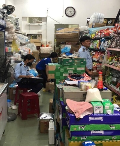 Đội QLTT số 2 kiểm tra xử l&yacute; vi phạm, đảm bảo thị trường Tết Nguy&ecirc;n Đ&aacute;n B&iacute;nh Ngọ