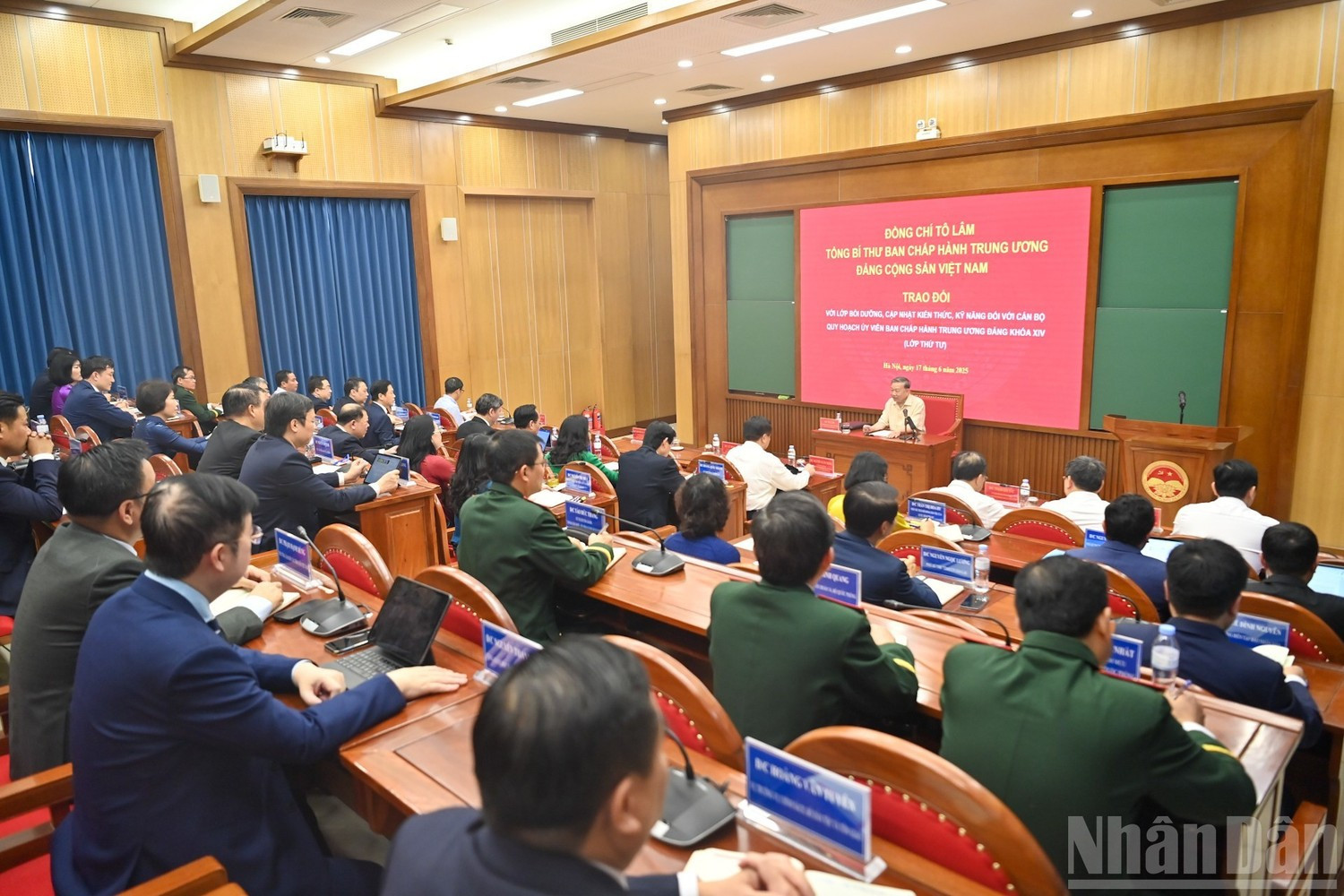 Tổng B&iacute; thư T&ocirc; L&acirc;m trao đổi với Lớp bồi dưỡng c&aacute;n bộ quy hoạch Ủy vi&ecirc;n Ban Chấp h&agrave;nh Trung ương Đảng kh&oacute;a XIV (lớp thứ 4).