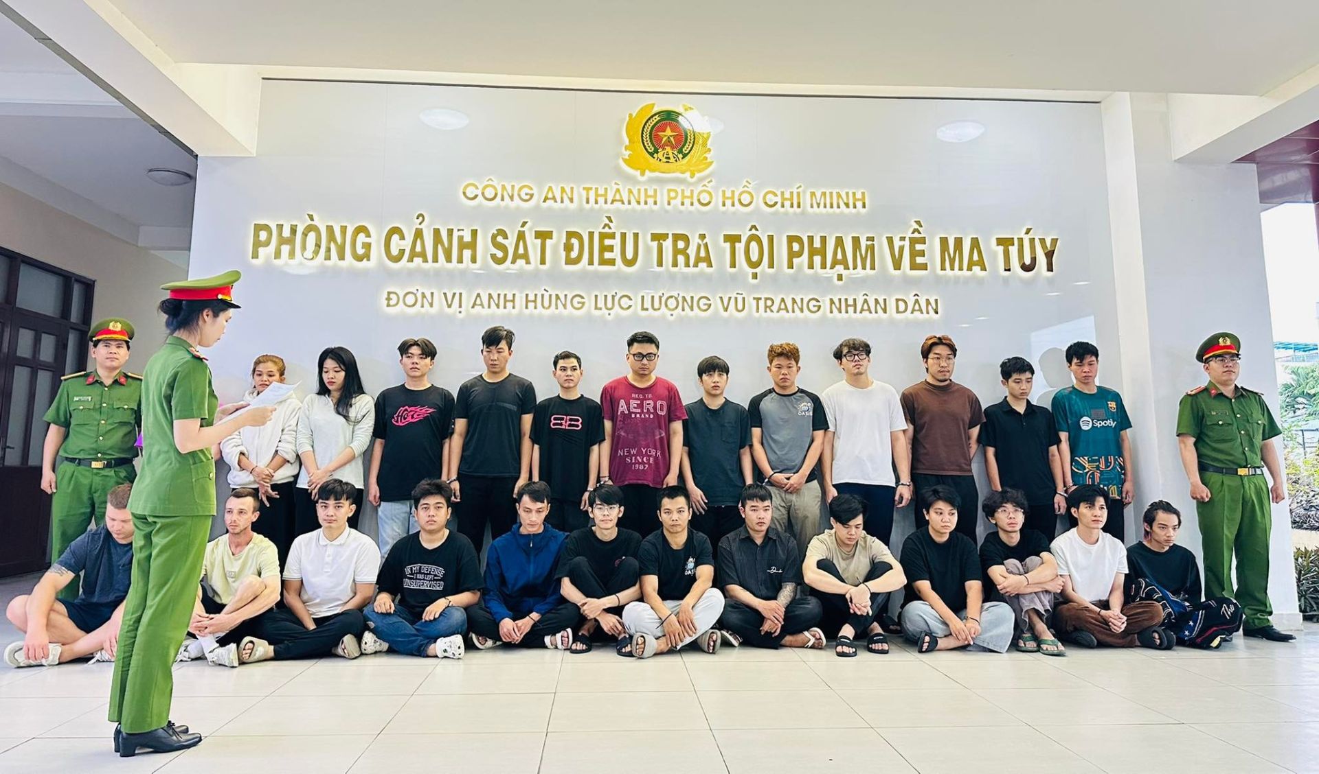 Triệt phá đường dây mua bán cần sa qua mạng, bắt giữ 28 đối tượng