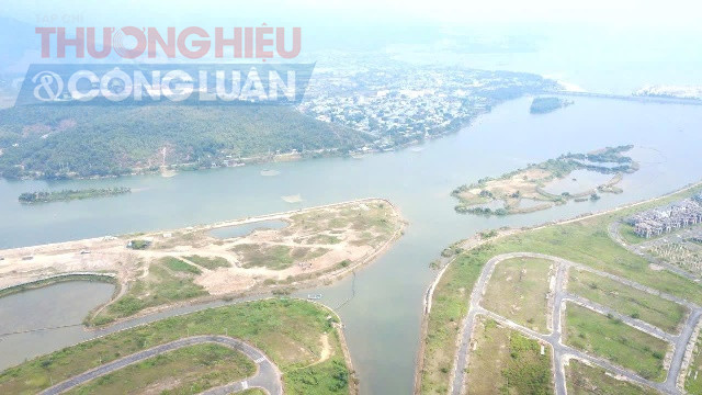 Một vị tr&iacute; dự kiến đặt khu thương mại tự do nằm ven s&ocirc;ng Cu Đ&ecirc;, phường Hải V&acirc;n, TP. Đ&agrave; Nẵng. Ảnh: Ho&agrave;ng Gia Bảo.