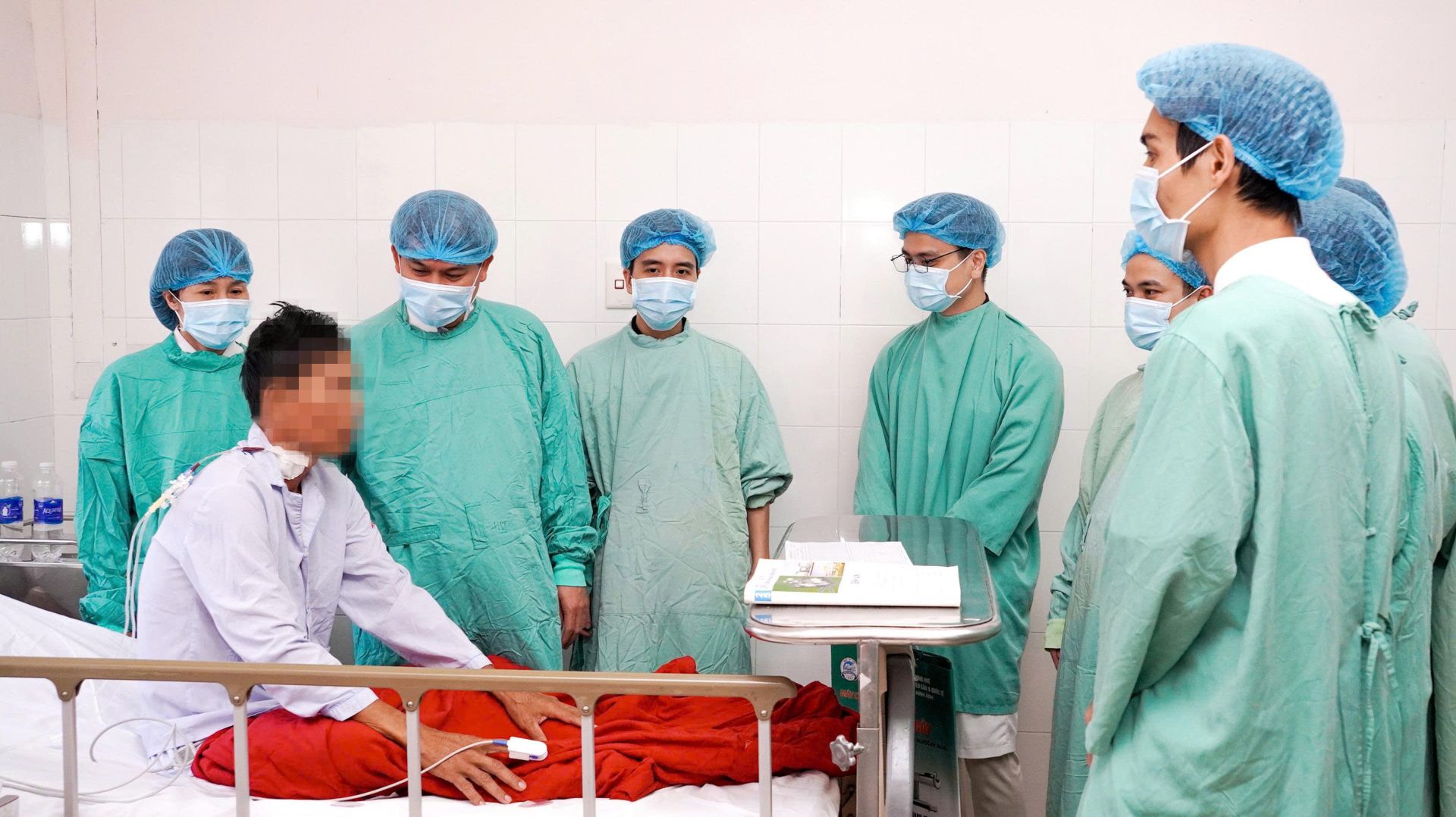 ca phẫu thuật th&agrave;nh c&ocirc;ng người bệnh đ&atilde; tự hoạt động được sau gh&eacute;p thận