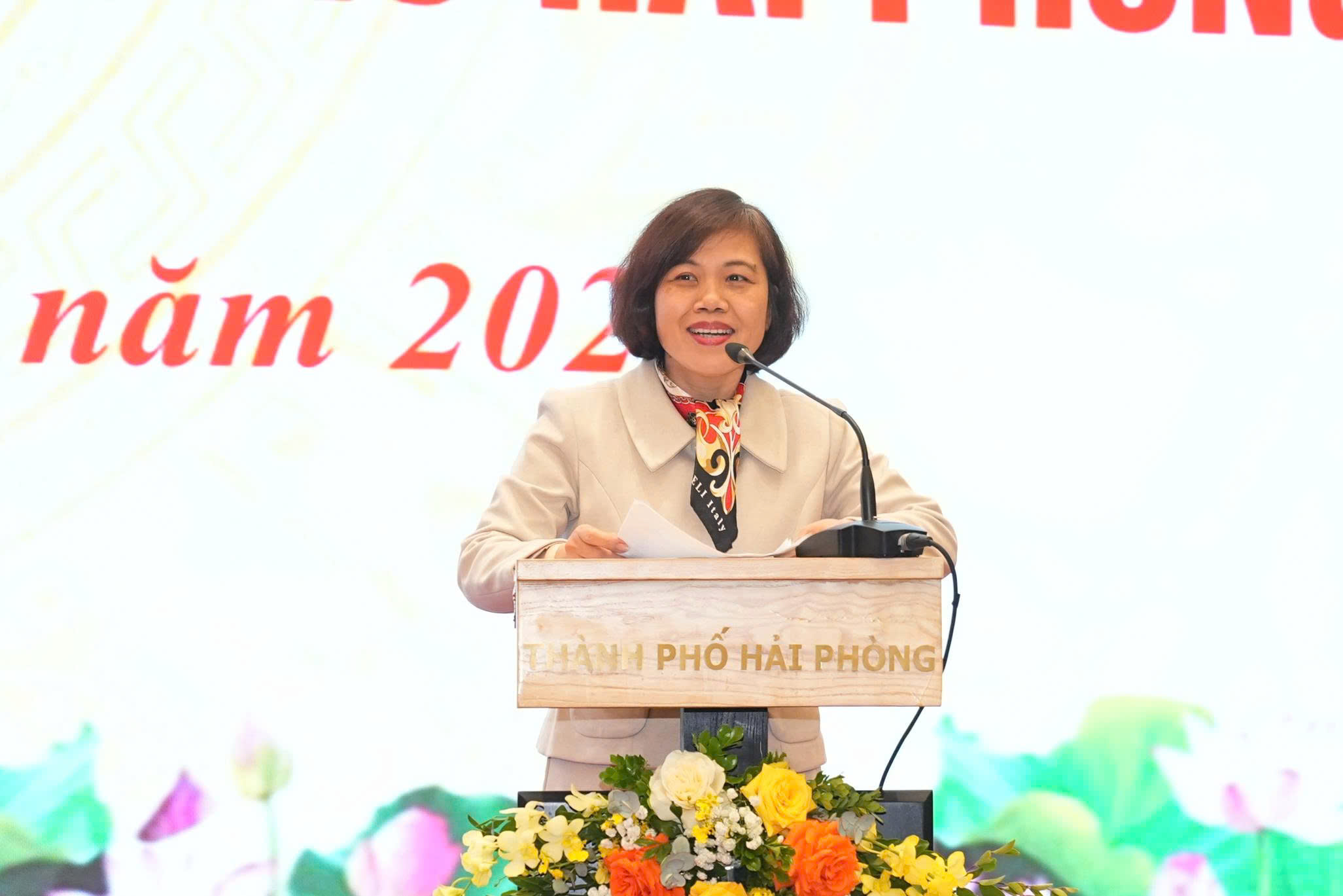 Tham luận tại Hội nghị.