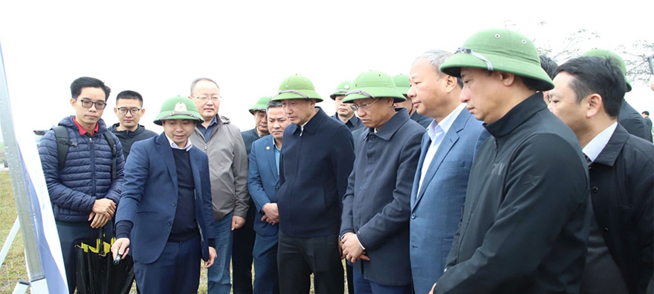 Phó Chủ tịch UBND tỉnh Nguyễn Hùng Nam kiểm tra việc xử lý rác thải sinh hoạt tồn đọng tại các xã, phường thuộc thành phố Thái Bình cũ. Phó Chủ tịch UBND tỉnh Nguyễn Hùng Nam kiểm tra việc xử lý rác thải sinh hoạt tồn đọng tại các xã, phường thuộc thành phố Thái Bình cũ.