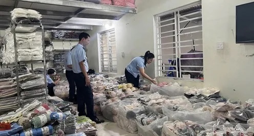 Gia Lai tạm giữ gần 1.000 sản phẩm nghi giả mạo thương hiệu Lacoste, Nike