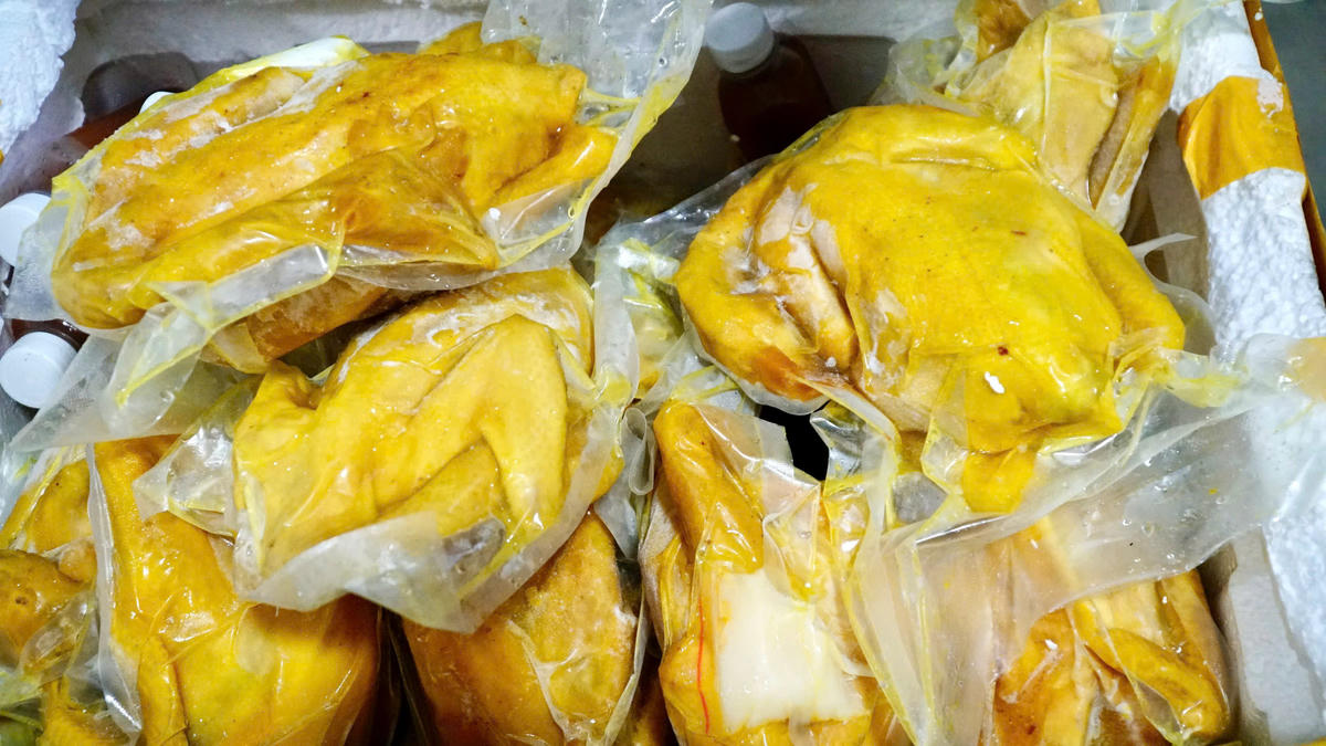 Hình ảnh hàng hóa không rõ nguồn gốc xuất xứ. Hình ảnh hàng hóa không rõ nguồn gốc xuất xứ.