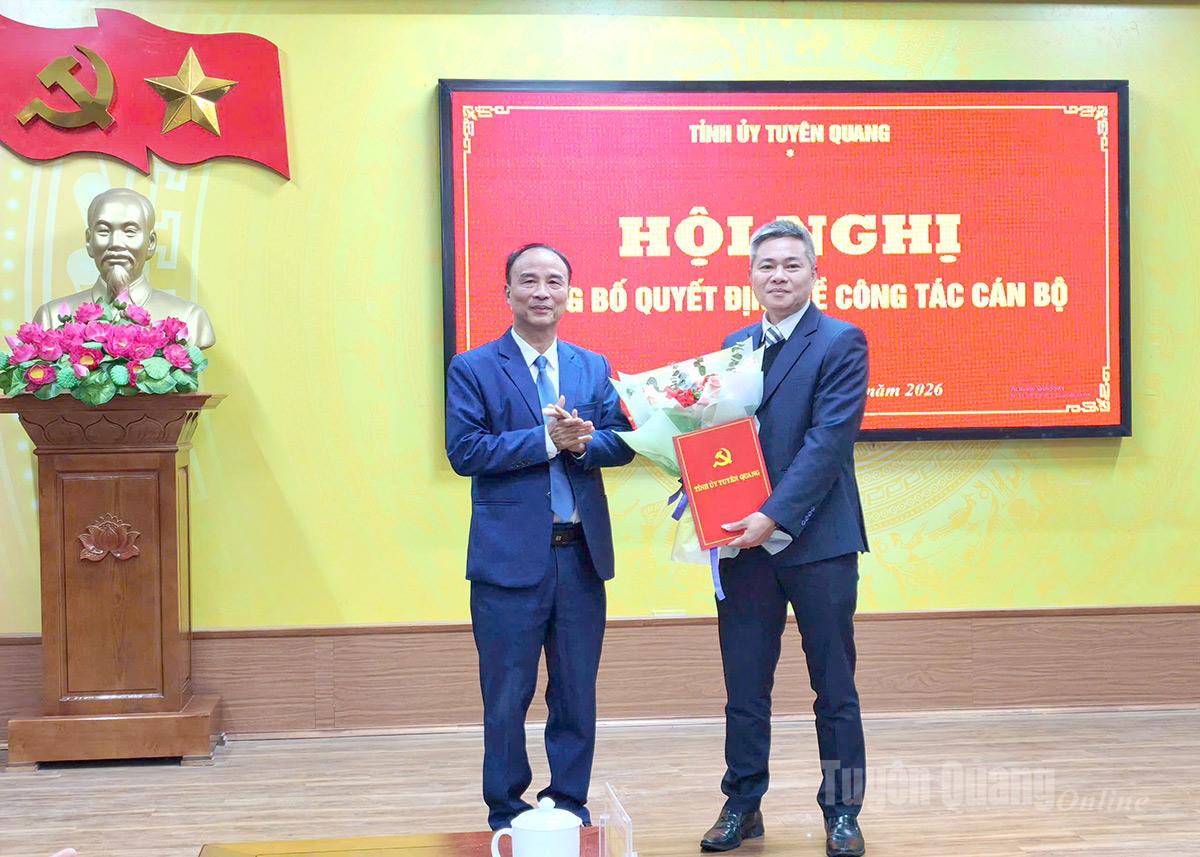 Công bố quyết định của Ban Thường vụ Tỉnh ủy về công tác cán bộ tại Đảng bộ xã Quản Bạ