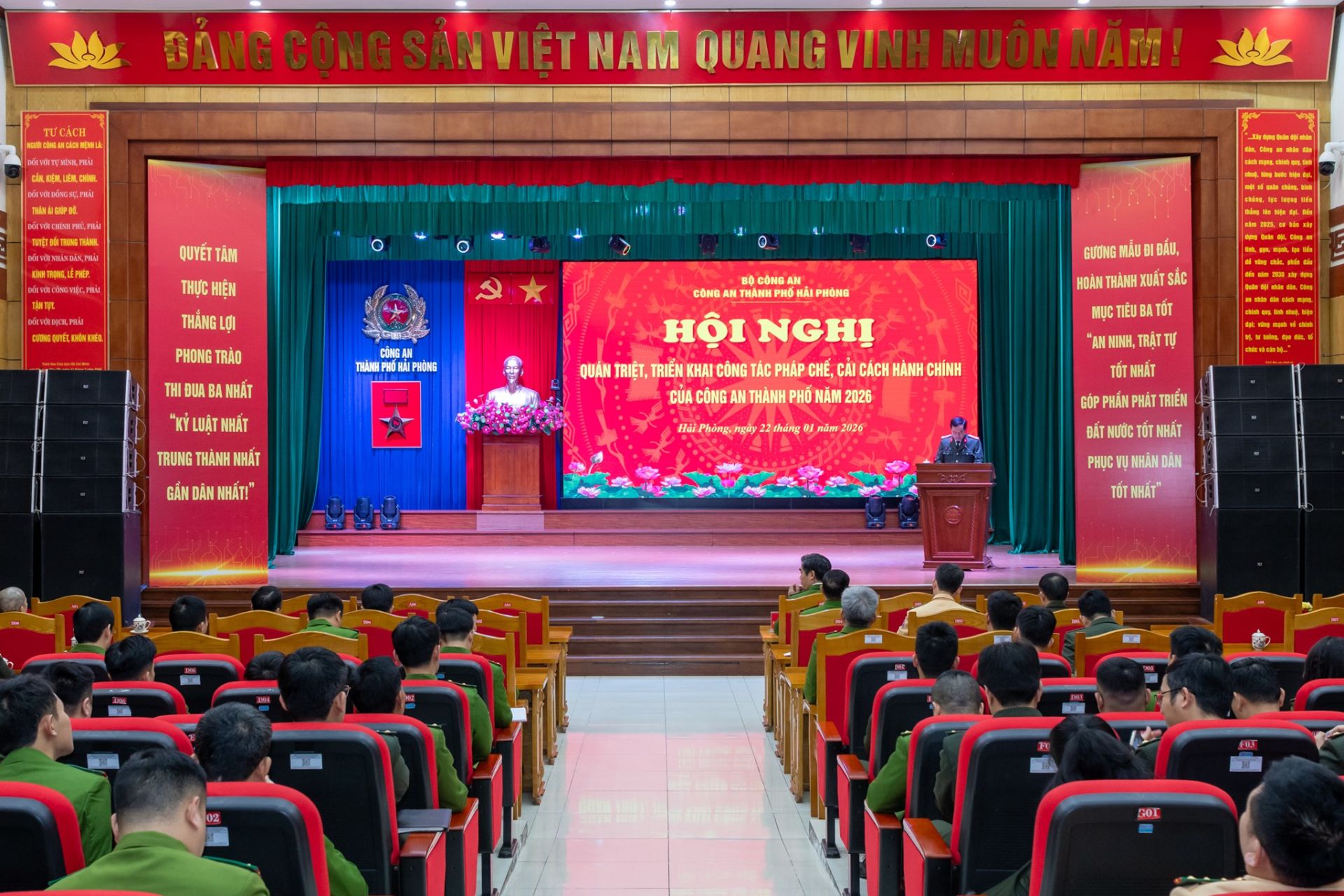 Quang cảnh hội nghị.