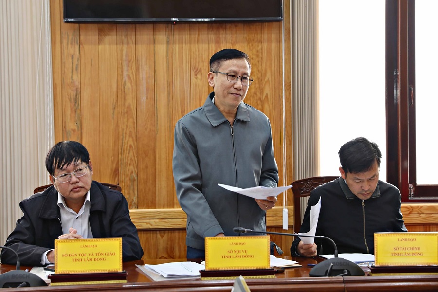 Ông Lê Trung Trường Vũ, Phó Giám đốc Sở Nội vụ Lâm Đồng, thành viên Ban Chỉ đạo báo cáo tình hình phối hợp triển khai thời gian qua Ông Lê Trung Trường Vũ, Phó Giám đốc Sở Nội vụ Lâm Đồng, thành viên Ban Chỉ đạo báo cáo tình hình phối hợp triển khai thời gian qua