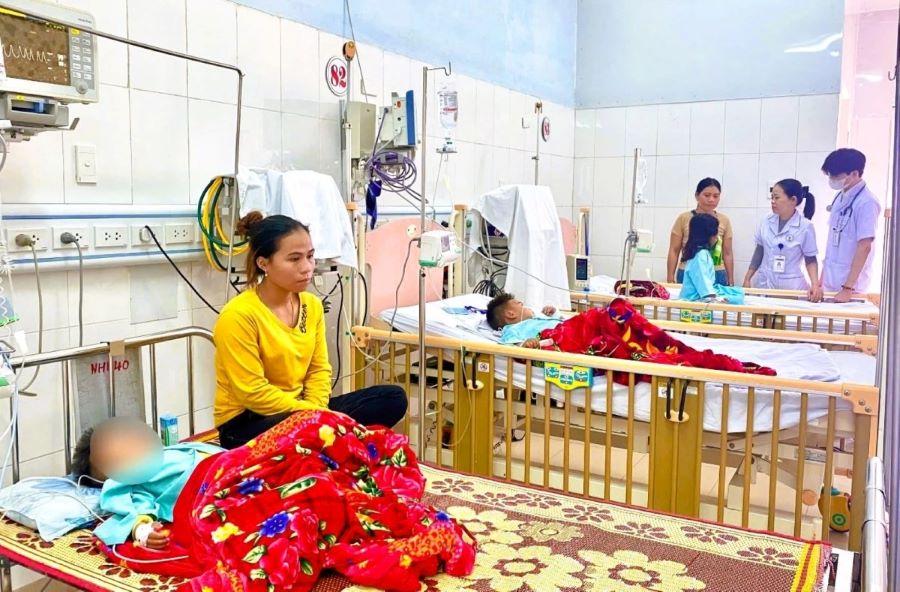 Quảng Trị: 3 trẻ nhỏ nhập viện cấp cứu do lấy thuốc an thần người lớn uống