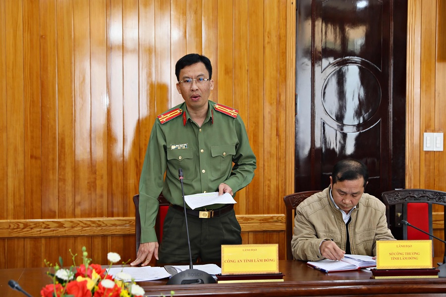 Thượng tá Phạm Thanh Hùng, Phó Giám đốc Công an tỉnh Lâm Đồng, thành viên Ban Chỉ đạo phát biểu tại cuộc họp Thượng tá Phạm Thanh Hùng, Phó Giám đốc Công an tỉnh Lâm Đồng, thành viên Ban Chỉ đạo phát biểu tại cuộc họp