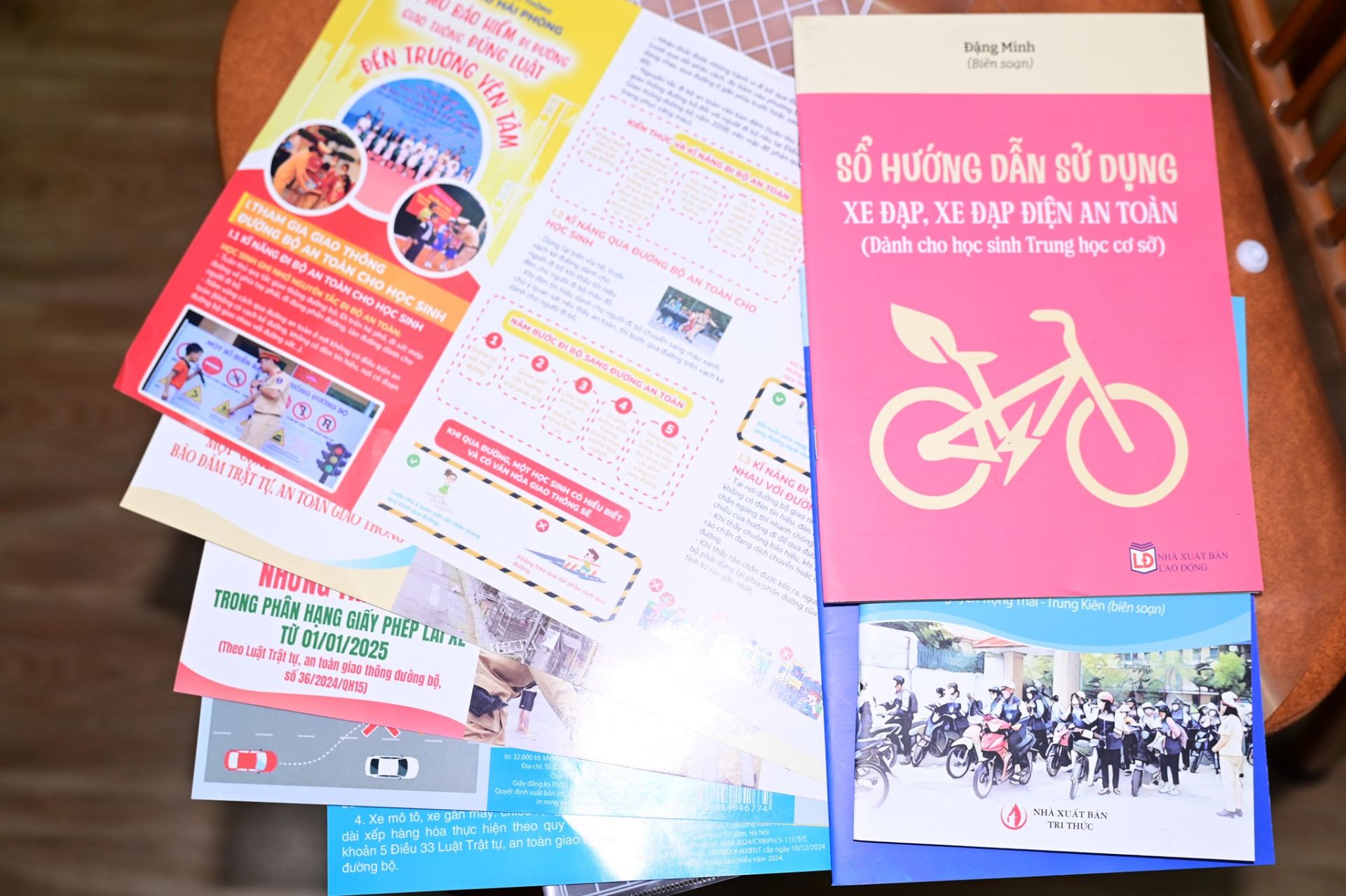 T&agrave;i liệu ph&aacute;t tại hội nghị.