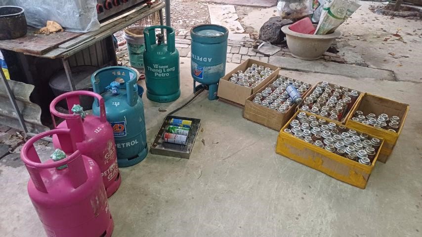 Thái Nguyên: Phát hiện 2 cơ sở sang chiết gas trái phép, thu giữ gần 500 bình gas mini