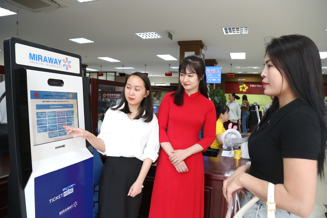 Học tập và làm theo Bác - nền tảng xây dựng Đảng đạo đức, văn minh