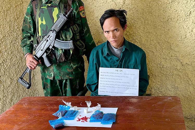 Điện Biên: Bắt giữ đối tượng mua bán trái phép 1.000 viên ma túy