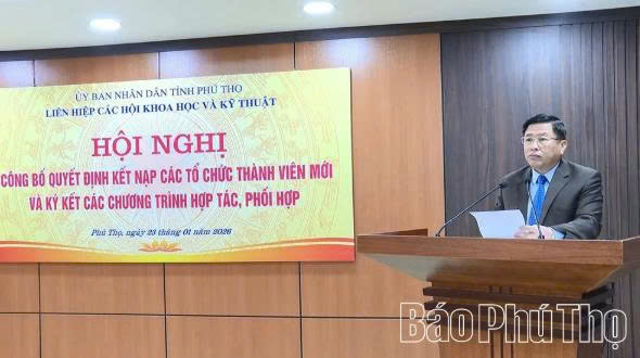 Đồng ch&iacute; Ph&oacute; Chủ tịch UBND tỉnh Đinh C&ocirc;ng Sứ ph&aacute;t biểu tại hội nghị.