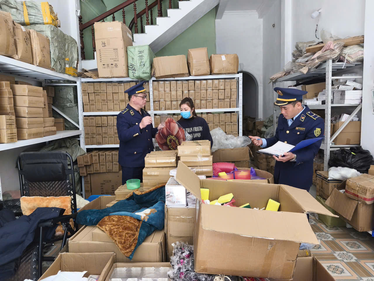 Lạng Sơn: Đội QLTT số 7 siết chặt quản lý, xử lý nghiêm vi phạm dịp Tết Bính Ngọ