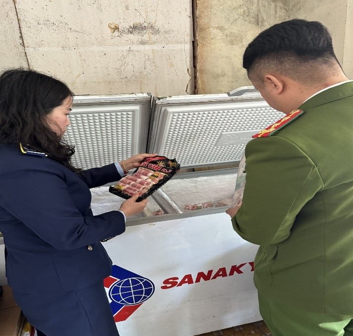 Thanh Hóa: Phạt 14 triệu đồng, buộc tiêu hủy hàng loạt thực phẩm đông lạnh vi phạm