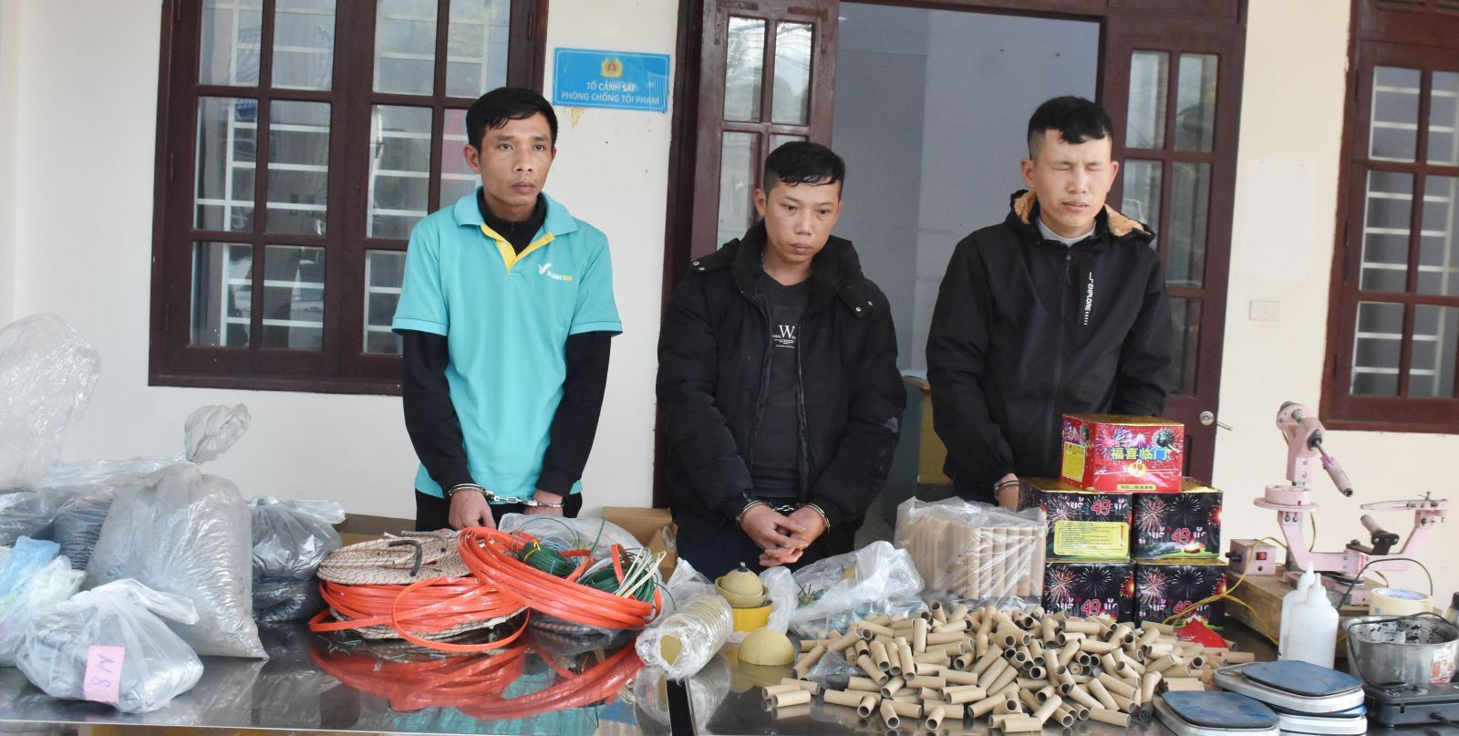 C&aacute;c đối tượng sản xuất, chế tạo ph&aacute;o.