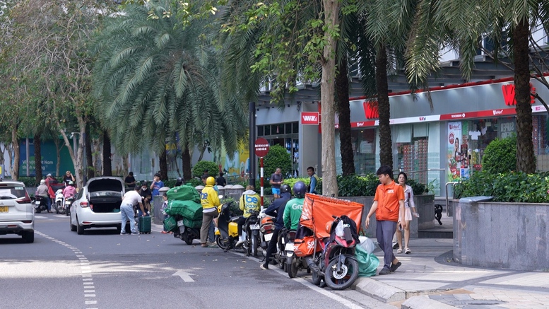 Trong hệ thống logistics Việt nam, năng suất lao động là một bài toán cần ưu tiên giải quyết. Trong hệ thống logistics Việt nam, năng suất lao động là một bài toán cần ưu tiên giải quyết.