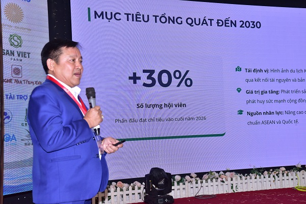 &Ocirc;ng Phạm Minh Nhựt- Chủ tịch HHDLKH ph&aacute;t biểu tri &acirc;n c&aacute;c vị l&atilde;nh đạo HHDLKH qua c&aacute;c thời kỳ,v&agrave; b&aacute;o c&aacute;o phương hương c&ocirc;ng t&aacute;c của Hiệp Hội năm 2026