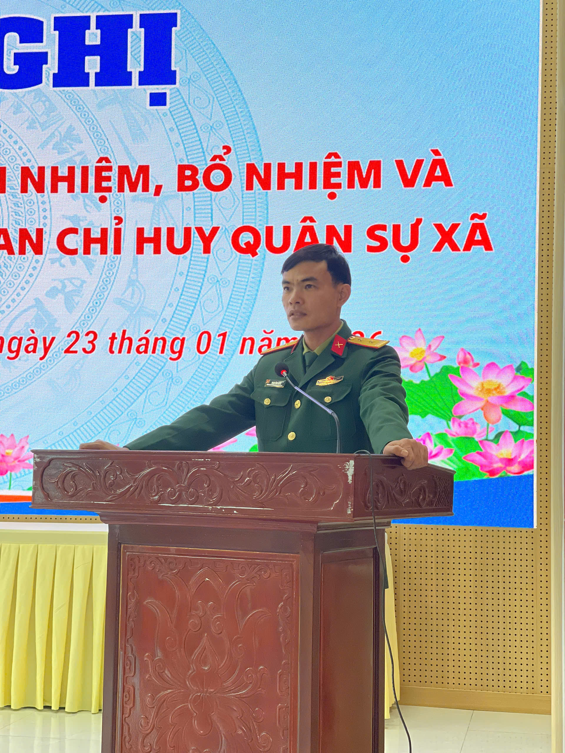 Xã Lạc Phượng tổ chức hội nghị bàn giao các chức danh của Ban Chỉ huy quân sự xã