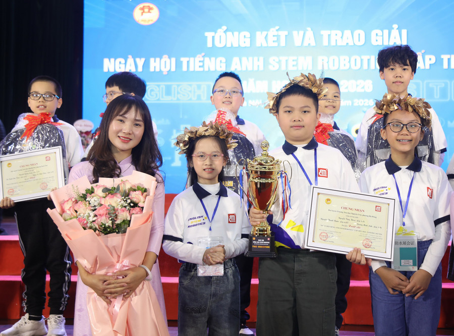 82 trường tiểu học được vinh danh tại Ngày hội tiếng Anh STEM Robotics Hà Nội