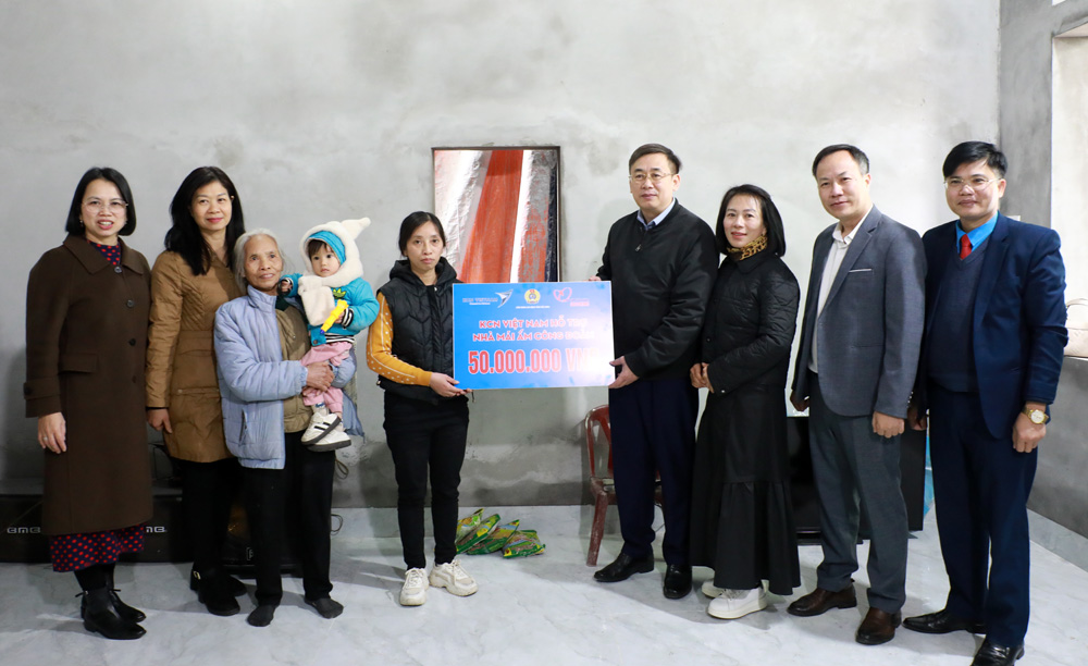 Bắc Ninh: Trao “Mái ấm công đoàn” và học bổng cho đoàn viên, người lao động có hoàn cảnh khó khăn