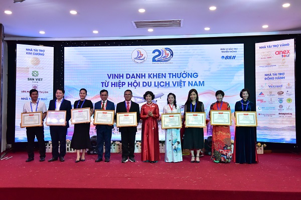 Vinh danh khen thưởng từ HHDLVN