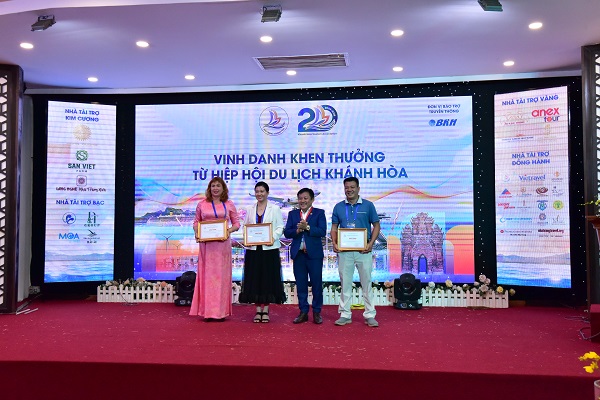 Vinh danh khen thưởng từ HHDLKH