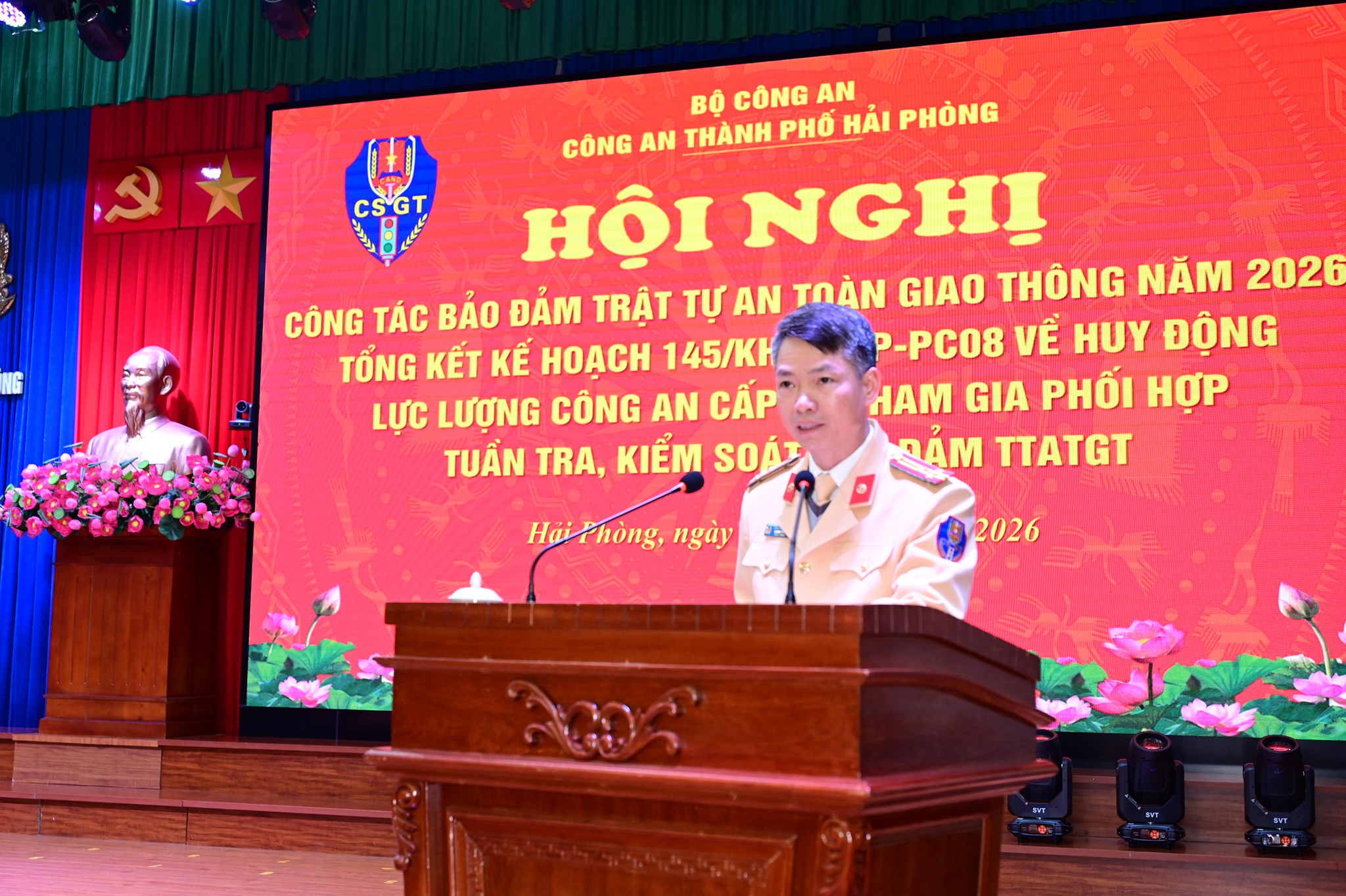 Thượng t&aacute; Trần Anh Ngọc - Trưởng Ph&ograve;ng Cảnh s&aacute;t giao th&ocirc;ng b&aacute;o c&aacute;o kết quả bảo đảm trật tự an to&agrave;n giao th&ocirc;ng.