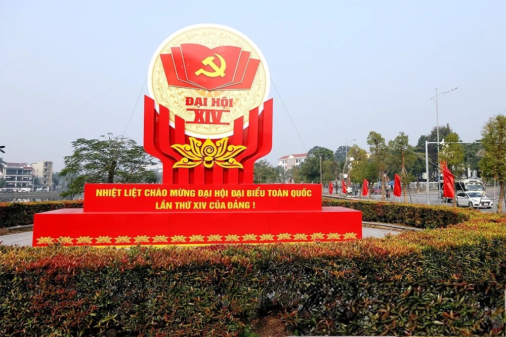 Banner, khẩu hiệu được trang hoàng tại phường Thanh Miếu góp phần truyền tải thông điệp chào mừng sự kiện chính trị quan trọng của đất nước. Banner, khẩu hiệu được trang hoàng tại phường Thanh Miếu góp phần truyền tải thông điệp chào mừng sự kiện chính trị quan trọng của đất nước.