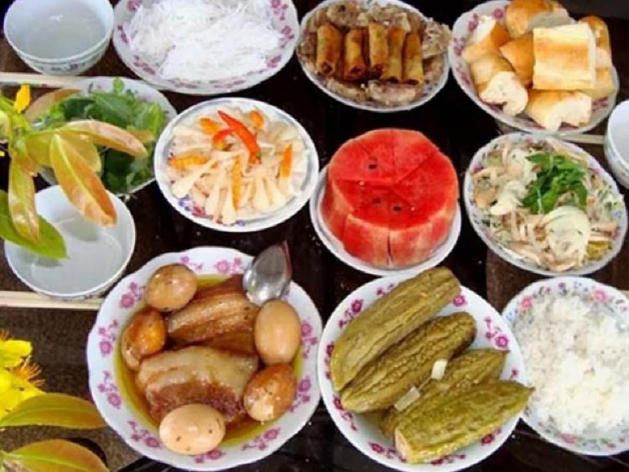 Trong những ngày Tết Nguyên Đán, nồi thịt kho tàu luôn là món ăn quen thuộc trên mâm cơm gia đình Việt Nam, đặc biệt ở miền Nam Trong những ngày Tết Nguyên Đán, nồi thịt kho tàu luôn là món ăn quen thuộc trên mâm cơm gia đình Việt Nam, đặc biệt ở miền Nam