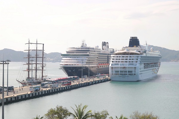 Khánh Hòa : Đón 2 tàu biển quốc tế NORWEGIAN SUN và WESTERDAM đưa 3.725 du khách cặp cảng Quốc tế Cam Ranh