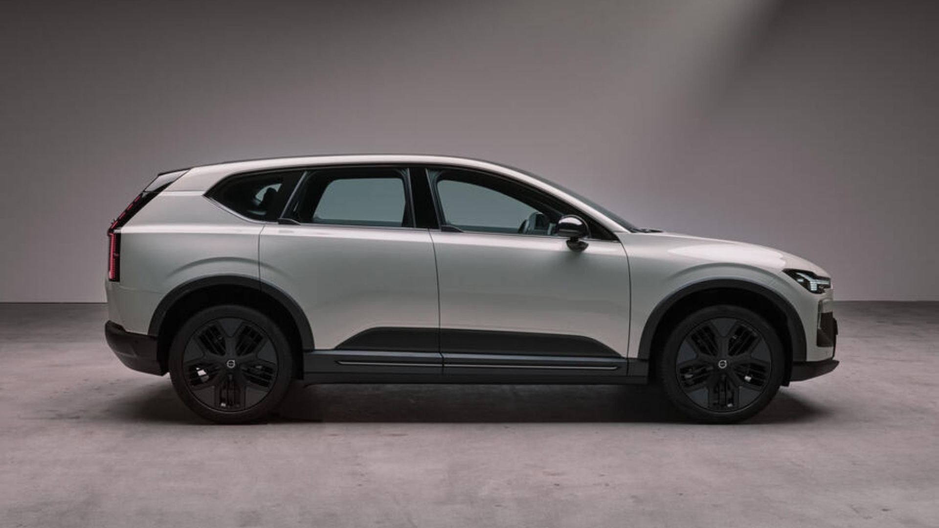 Volvo EX60: Mẫu SUV thuần điện kế nhiệm XC60 chính thức ra mắt với trợ lý AI Google Gemini