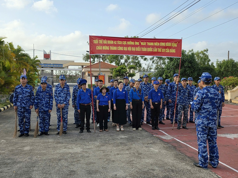 : Cán bộ, đoàn viên thanh niên Bộ Tư lệnh Vùng Cảnh sát biển 4 ra quân thực hiện “Ngày Thanh niên cùng hành động” : Cán bộ, đoàn viên thanh niên Bộ Tư lệnh Vùng Cảnh sát biển 4 ra quân thực hiện “Ngày Thanh niên cùng hành động”