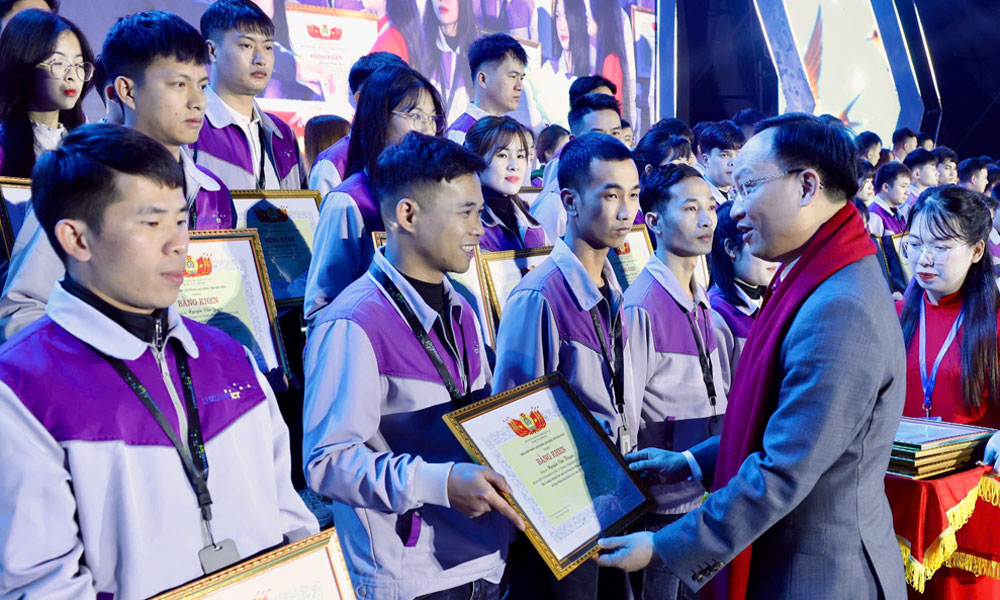 Bắc Ninh: Tập đoàn Luxshare Việt Nam vinh danh nhân viên xuất sắc năm 2025