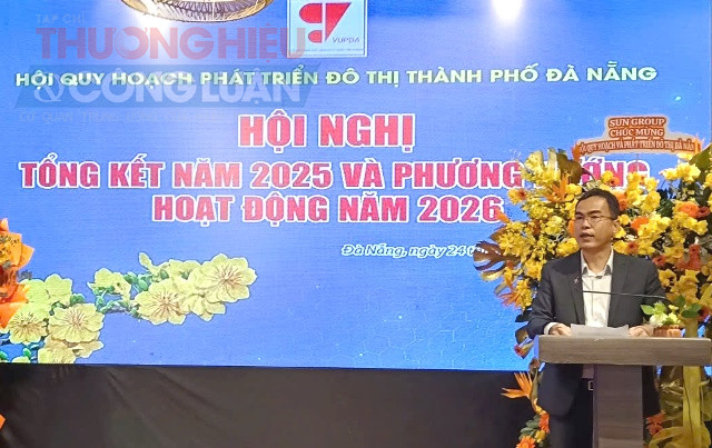 &Ocirc;ng Đinh Thế Vinh - Chủ tịch Hội Quy hoạch Ph&aacute;t triển đ&ocirc; thị TP. Đ&agrave; Nẵng ph&aacute;t biểu tại Hội nghị tổng kết năm 2025 của Hội Quy hoạch Ph&aacute;t triển Đ&ocirc; thị Đ&agrave; Nẵng.